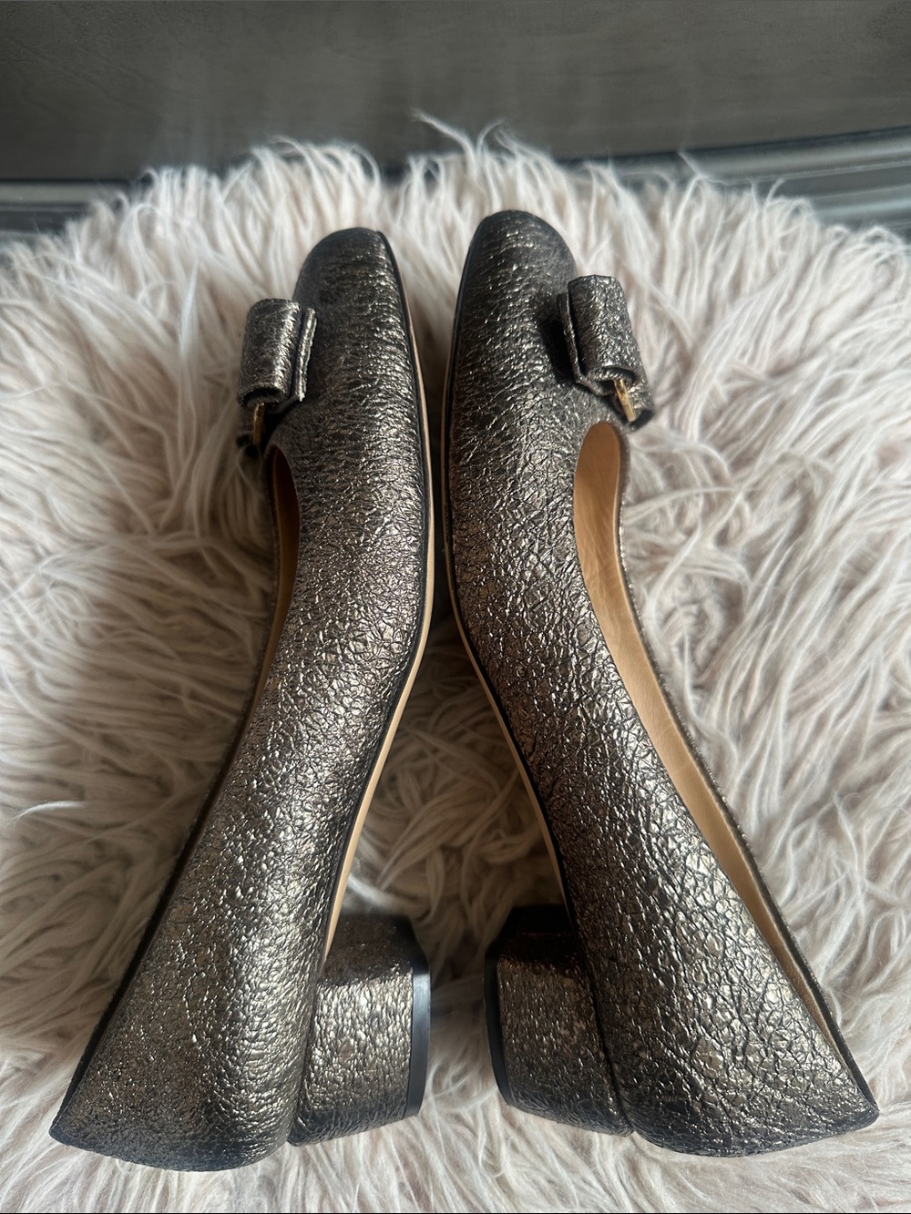 Salvatore Ferragamo Metallic Vara Bow Flats - Picture 3 of 7